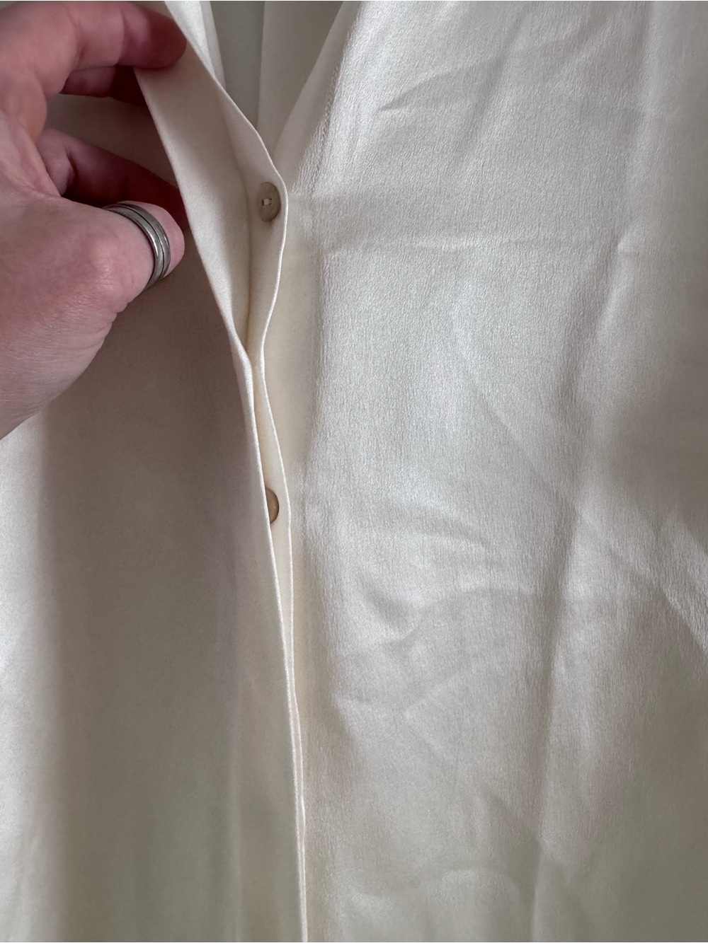 VINCE- Cream Short Sleeve Silk V-Neck Button Up Blouse XL - Picture 4 of 7
